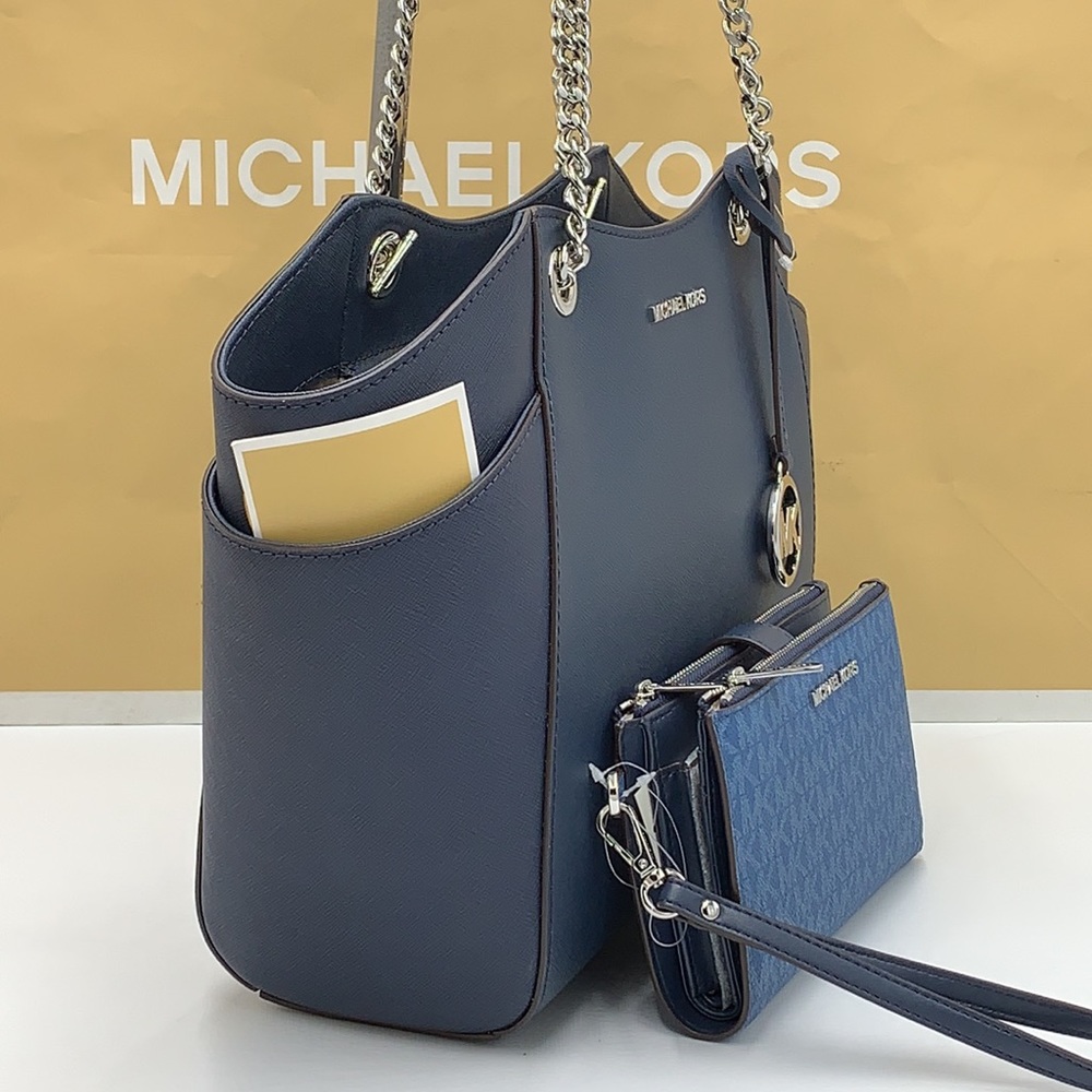 MICHAEL KORS LARGE CHAIN SHOULDER TOTE NAVY & LG DOUBLE ZIP WRISTLET DK … - Picture 4 of 16